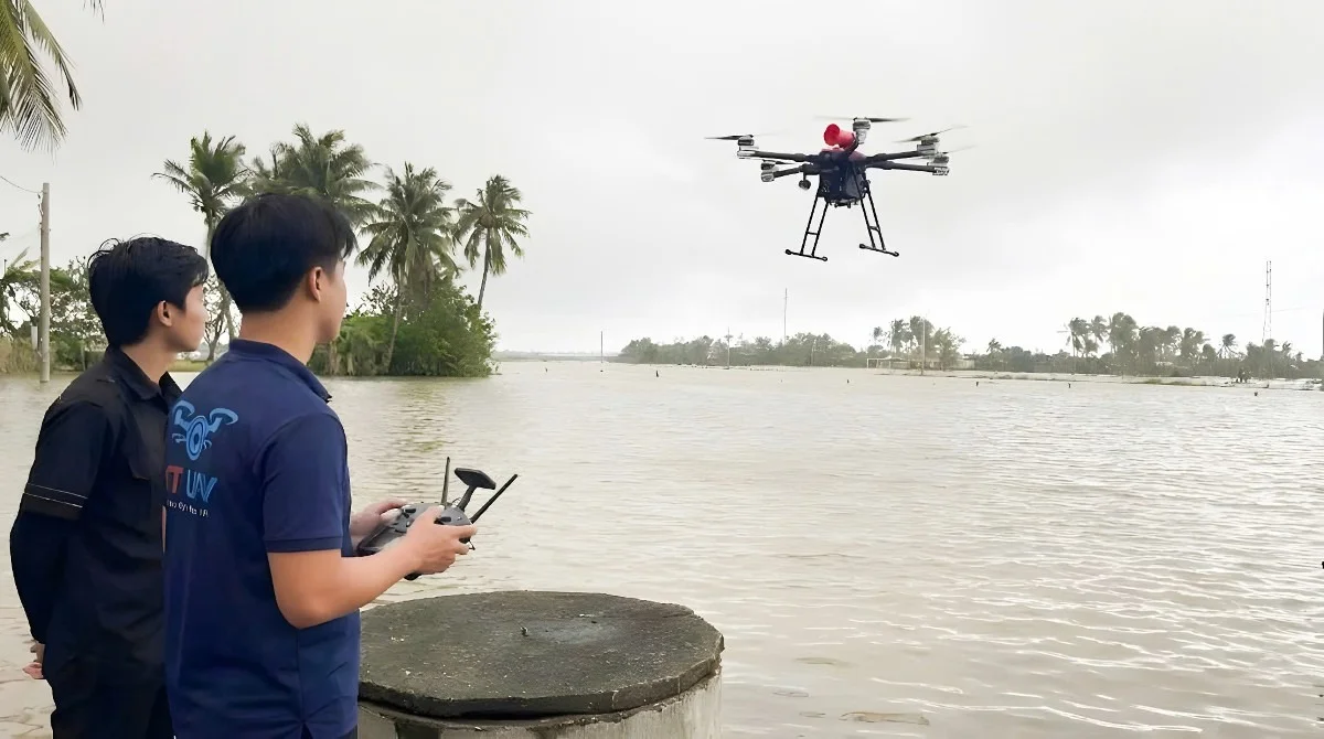 Các UAV của CT UAV xác định vị trí người dân cần giúp đỡ và vận chuyển nhu yếu phẩm tại xã Hòa Xuân Đông (Phú Yên cũ).